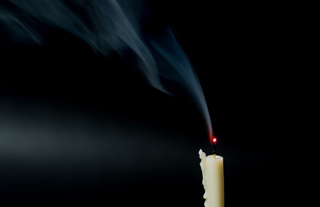 蜡烛熄灭图片