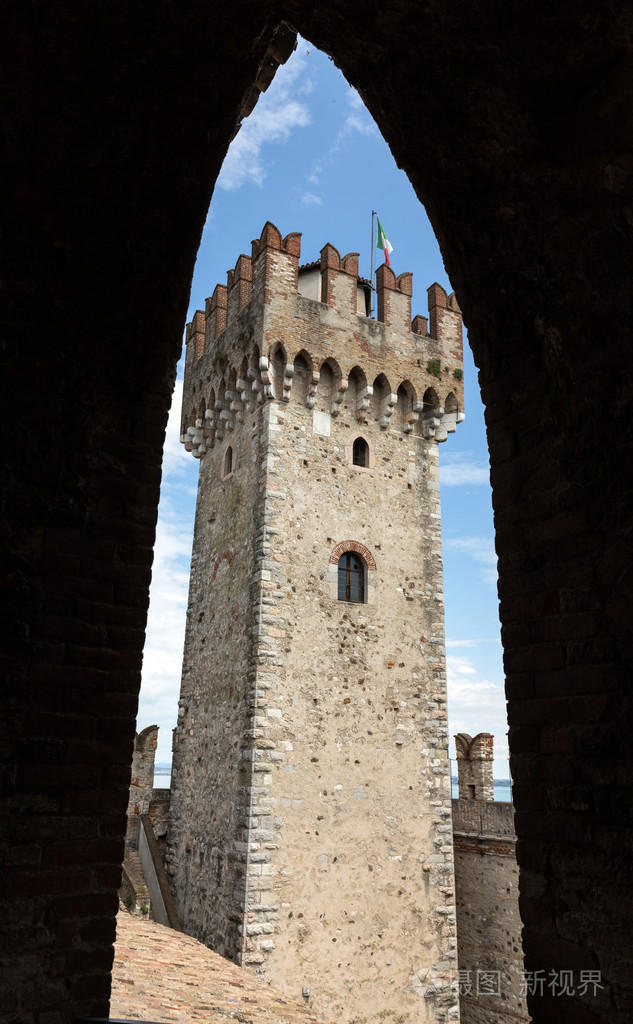 斯卡里格在老城西尔米奥湖上的中世纪城堡 lago di garda.意大利