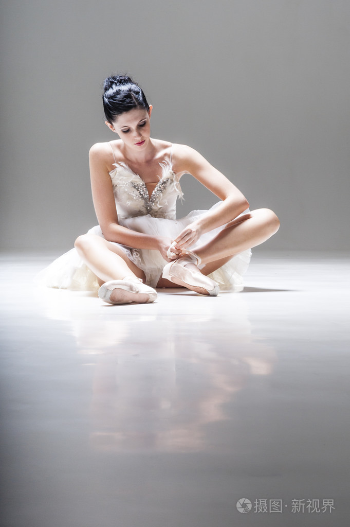 芭蕾舞女演员穿着短裙