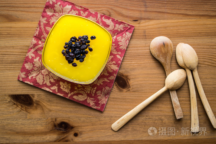 土耳其传统甜点zerde葡萄干布丁