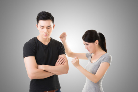 亚洲两口子吵架照片