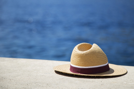 帽子与海风景背景图片