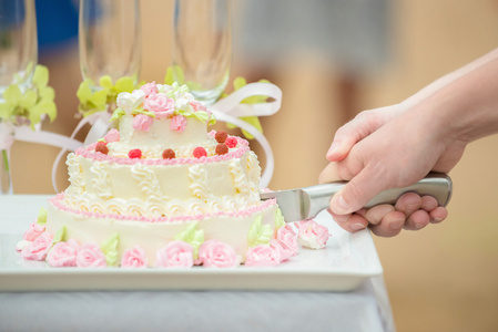 婚礼切蛋糕图片