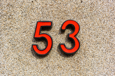 阿拉伯数字 53, 五十三, 从青豆, 孤立在第 53 周年庆典背景,53 年