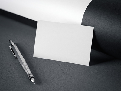 白色空白名片,用笔.3d 渲染照片