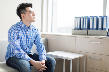 成功的年轻人照片