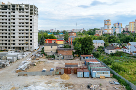 房屋的建筑工人的地盘图片