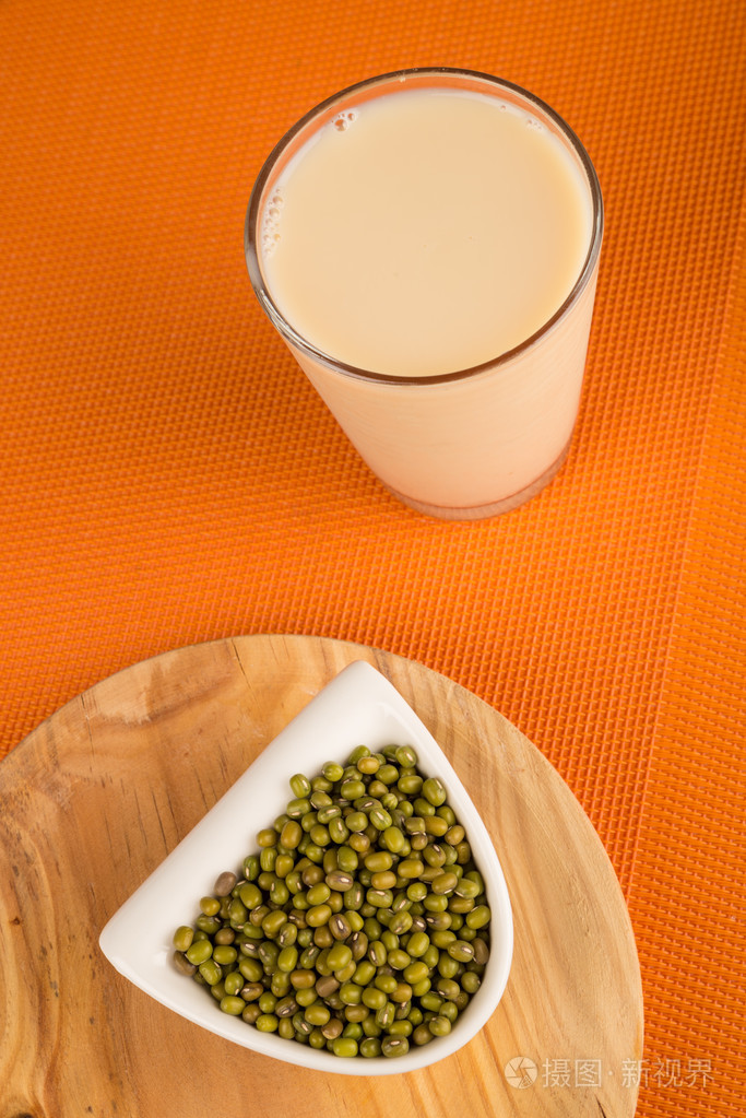 一杯大豆牛奶