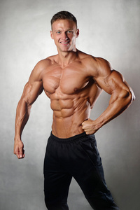 强健壮的男人健身模型展示奖牌图片