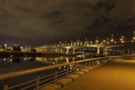 坎比桥在温哥华的夜晚