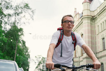 玻璃杯 历史的 自行车 公司 白种人 男人 背包客 背包