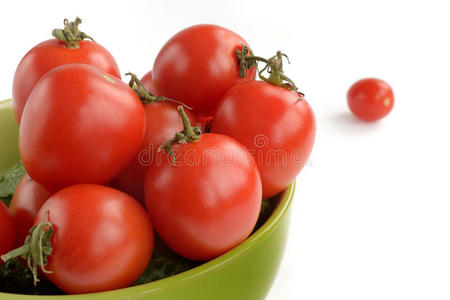 陶瓷盘子里的西红柿