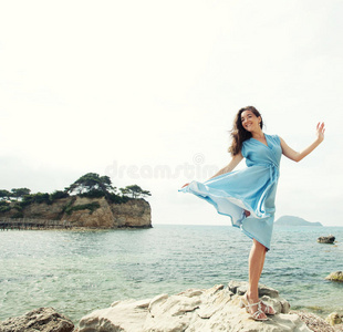 海洋 夏天 天空 漂亮的 连衣裙 马克西 旅行 美女 白种人