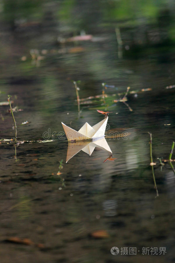 水上纸船