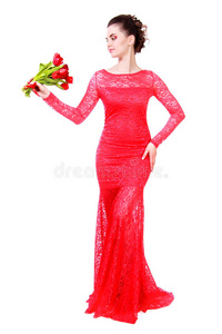 穿着红色晚礼服的漂亮年轻女人