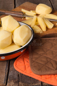植物 马铃薯 准备 蔬菜 桌子 食物 烹饪 搪瓷 收获 木材