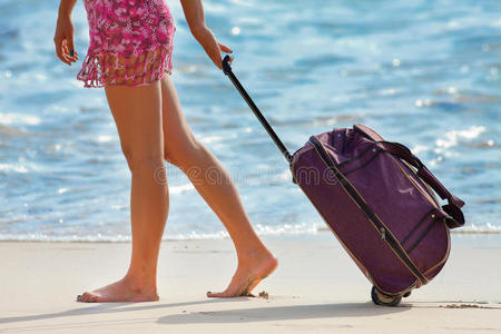 假期 行李 行走 旅行者 终端 机场 女孩 运输 海滩 旅游业