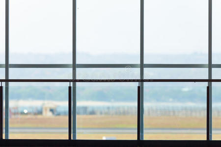 机场航站楼窗口背景