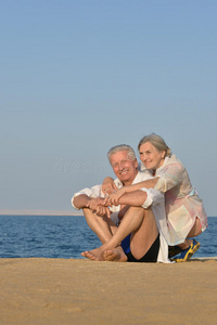 休息 人类 肖像 海滩 成熟 美丽的 家庭 公司 快乐 享受