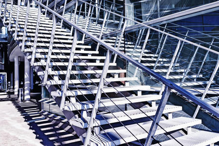 建设 金属 混乱 楼梯 玻璃 建筑学 建筑 公司 栏杆 反射