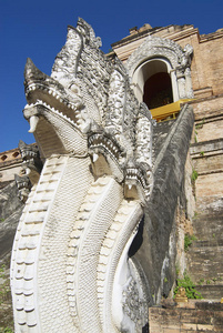 市场蛇泰国清迈prasat寺庙的naga(神话巨蛇)的外部.照片