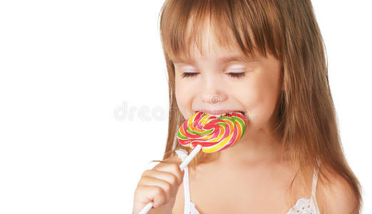 快乐的小女孩吃棒棒糖