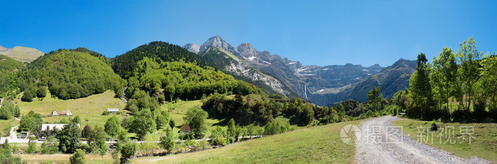 通往太阳剧团 de Gavarnie，高等比利牛斯，法国