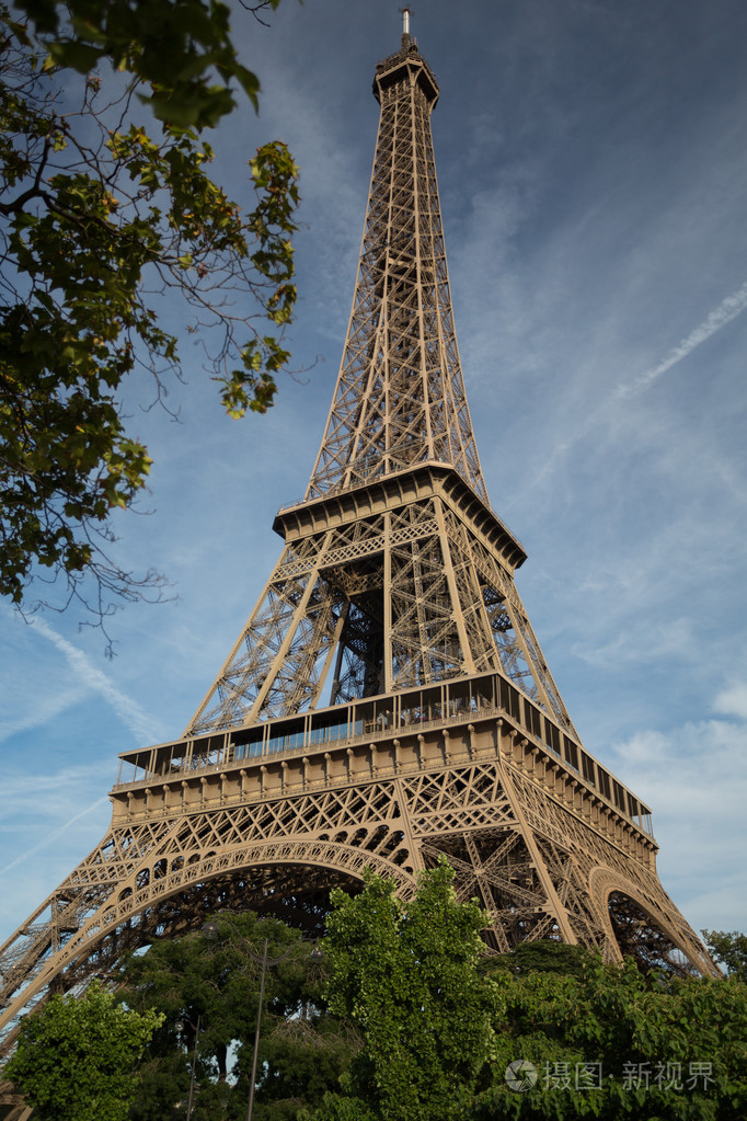 在艾菲尔铁塔上查看