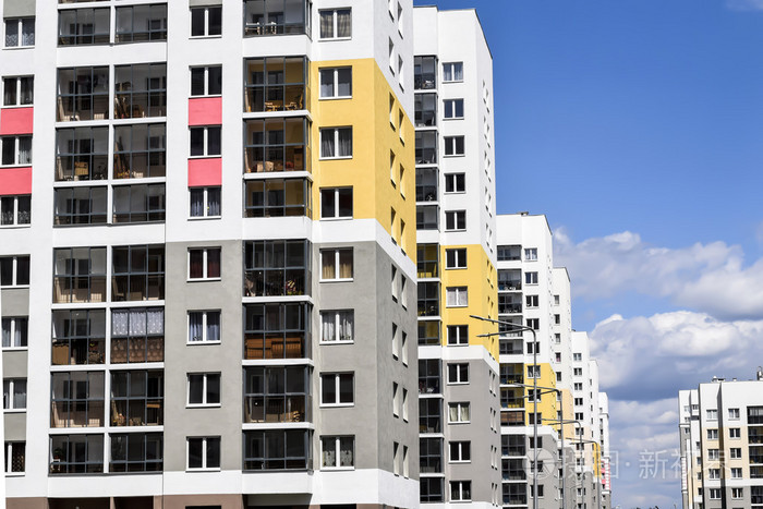 根据建设新住宅房子的正面