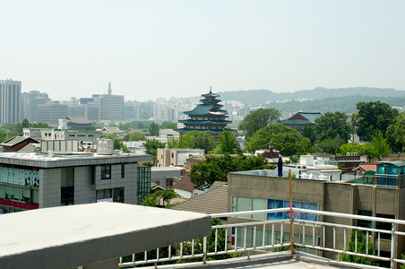 在夏天在首尔的北村韩屋村图片