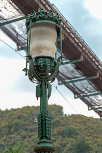 铁矿石运输和复古灯的桥梁图片