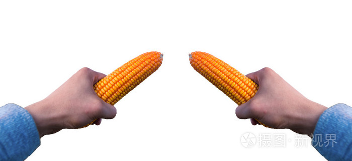 手里拿着玉米