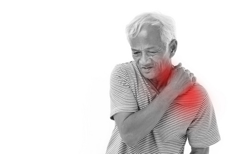 老人患有肩膀肌肉炎症或损伤图片