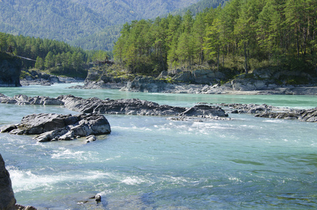 山区河流大自然中的风景图片