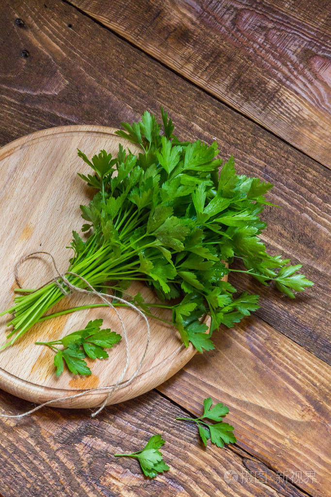 新鲜的农夫欧芹