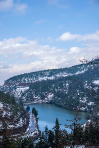 云南东川红土地冬天多雪场图片