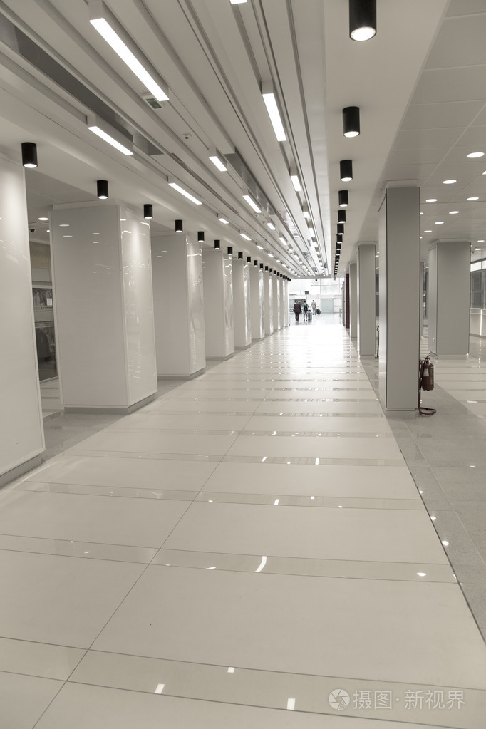 机场走廊与大理石地板