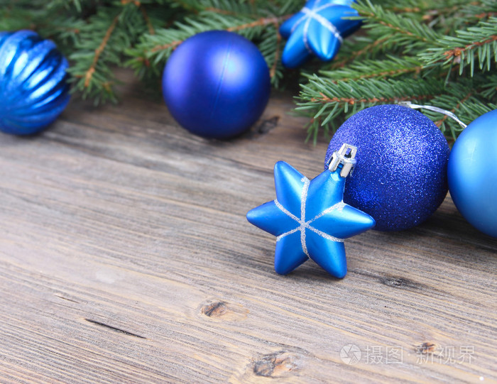 圣诞背景与蓝色球