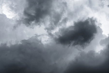 雷雨前乌云的背景雷云矢量图标隔离在透明背景上,雷云透明概念可以