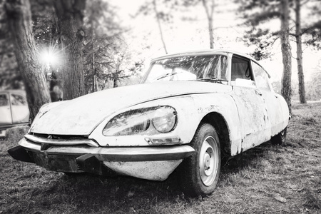 旧生锈的汽车图片图片