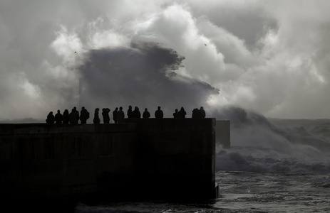的天空飓风旋风风暴图片黑白色风景城市剪影例证载体大脑能量的创造