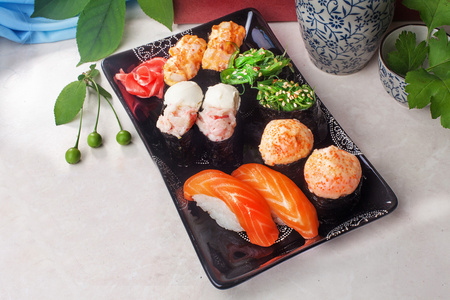 三文鱼寿司套图片