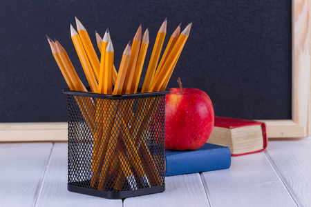 标记笔在书本背景上复制空间老打开书本和铅笔打开书本和笔打开书本和