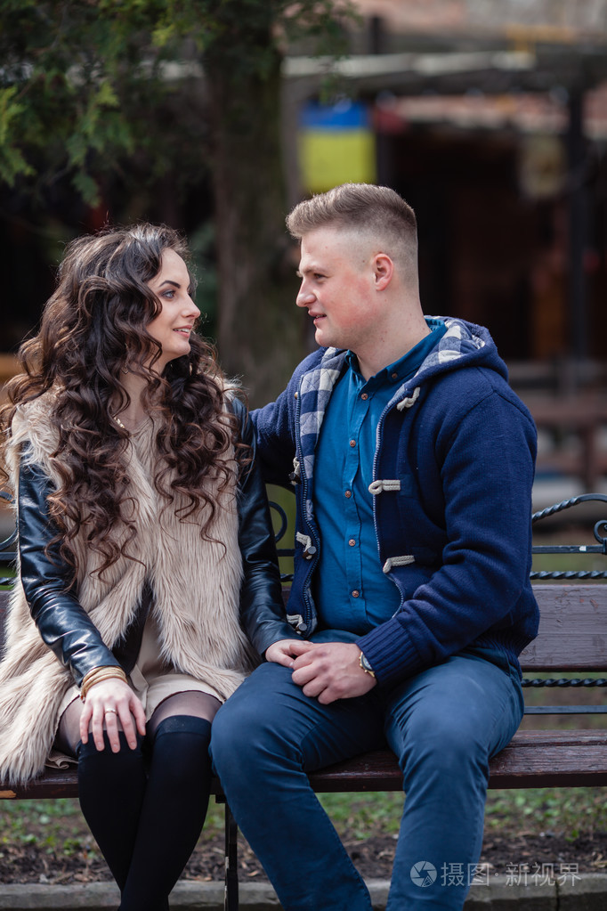 在爱情上春天的夫妇