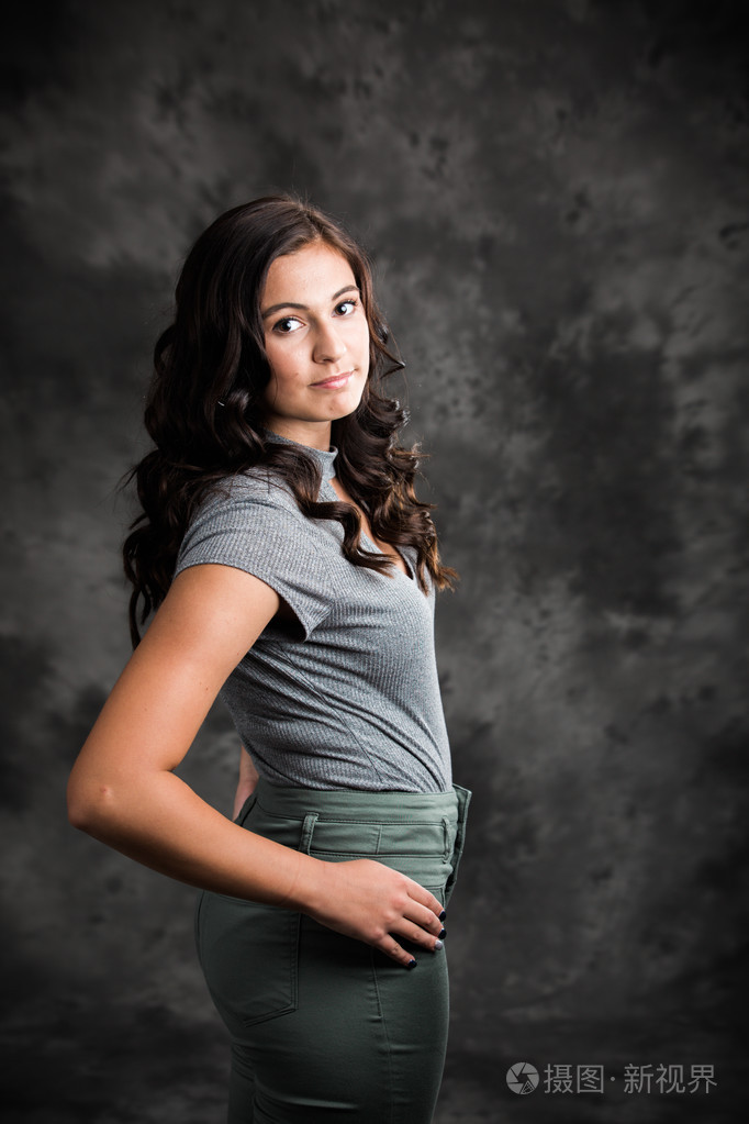 女青少年女孩的头发样式时尚肖像