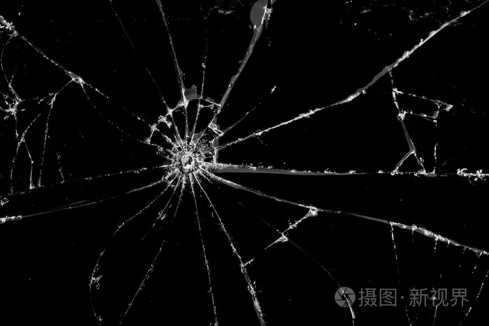 特写镜头损坏破裂玻璃上黑颜色