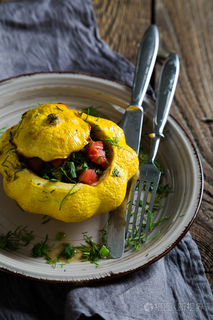 pattypan壁球塞满肉和蔬菜