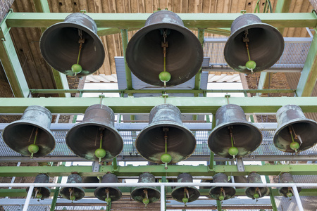 钟琴在荷兰村 emmeloord 塔的钟声照片