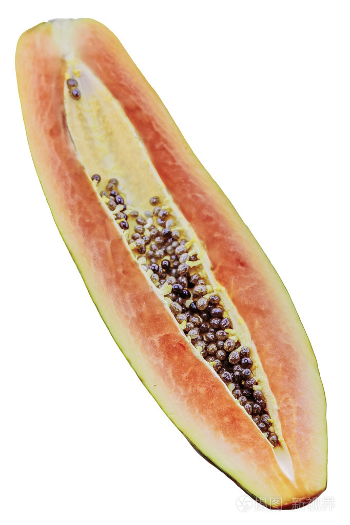 成熟木瓜半切查出在白色背景