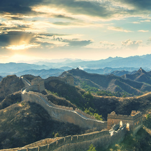 雄伟壮观的万里长城的下巴照片